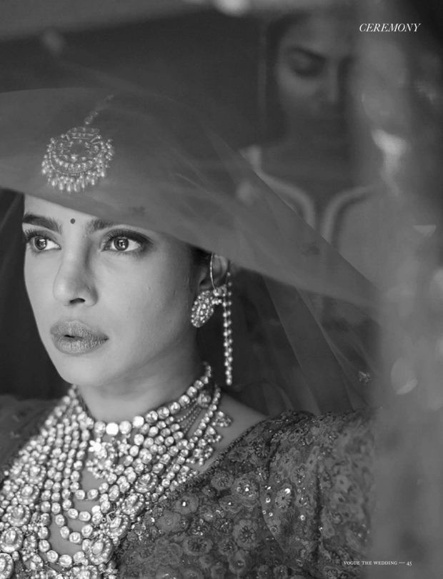 Hoa hậu thế giới Priyanka Chopra ngực đầy quyến rũ với đầm xẻ cao - ảnh 11