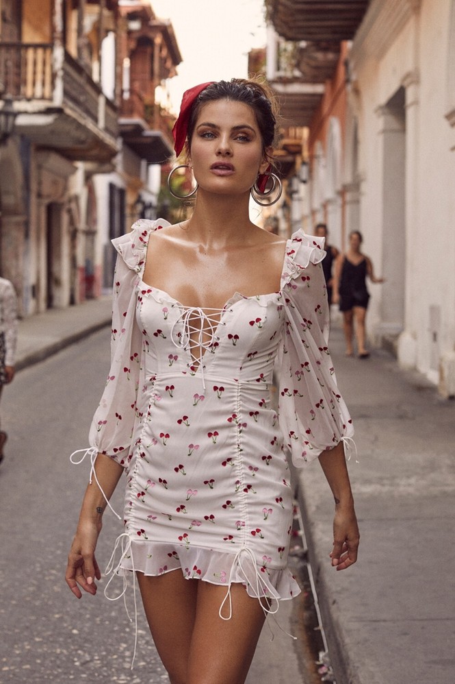 Sắc vóc nuột nà rực lửa của Isabeli Fontana - ảnh 17