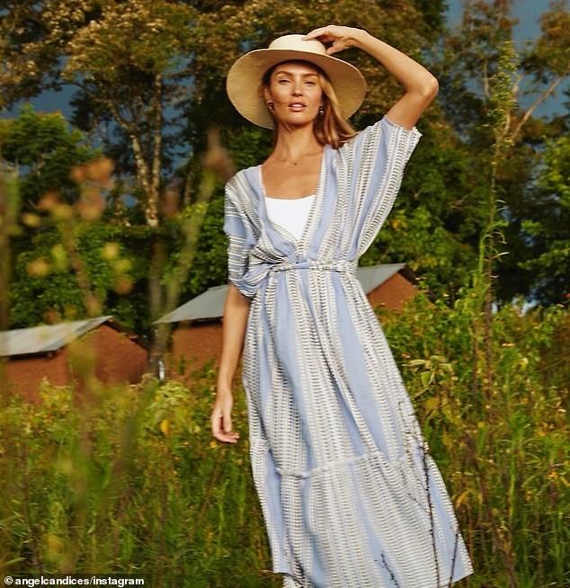Candice Swanepoel ngực trần đầy sức sống đón nắng biển - ảnh 6