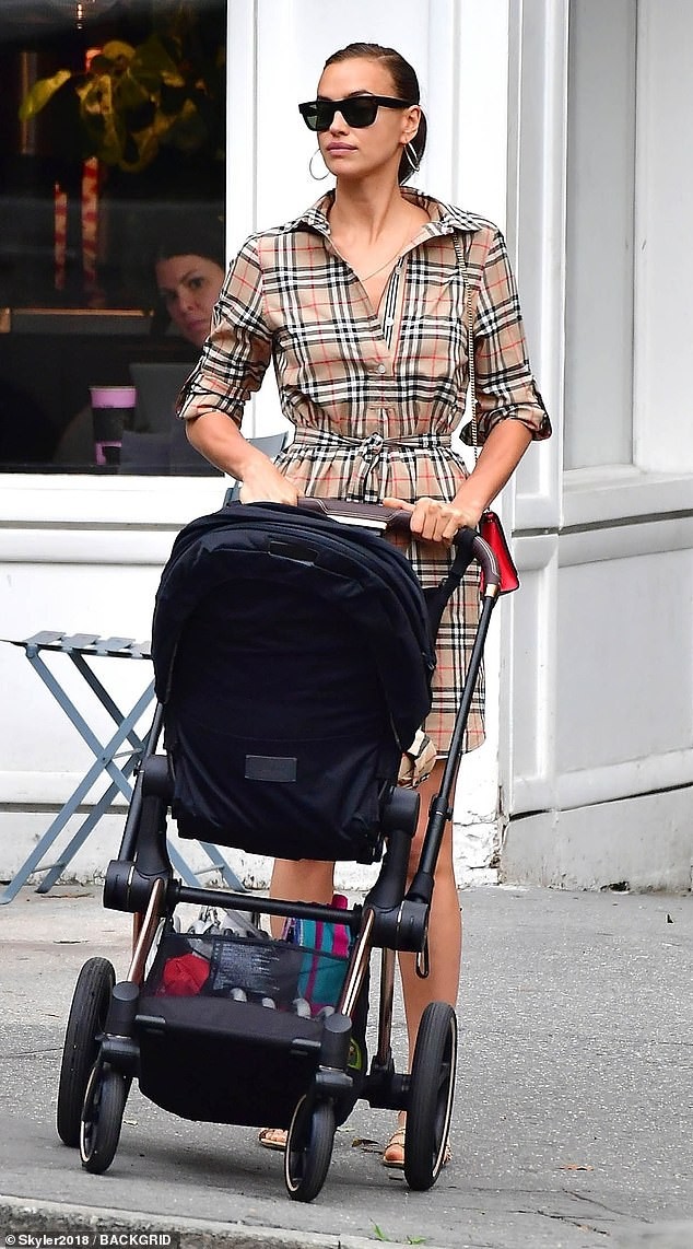 Quý cô độc thân quyến rũ Irina Shayk nóng bỏng hút mắt - ảnh 14