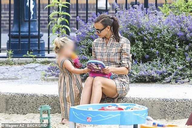 Quý cô độc thân quyến rũ Irina Shayk nóng bỏng hút mắt - ảnh 7