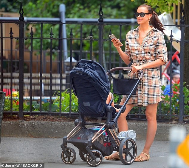 Quý cô độc thân quyến rũ Irina Shayk nóng bỏng hút mắt - ảnh 11