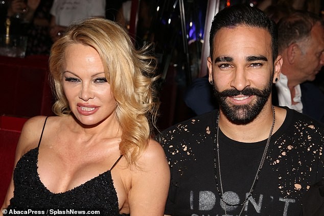 'Quả bom gợi cảm' Pamela Anderson hồi xuân nhờ yêu bồ trẻ kém 18 tuổi - ảnh 11