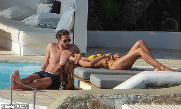 'Chân dài' nóng bỏng Izabel Goulart quấn quýt hôn phu kém 6 tuổi - ảnh 9