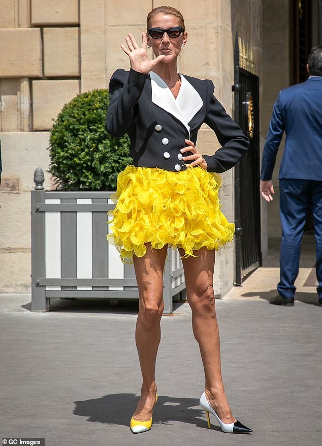 Celine Dion 51 tuổi bỗng ăn mặc hồi xuân như đôi mươi - ảnh 9
