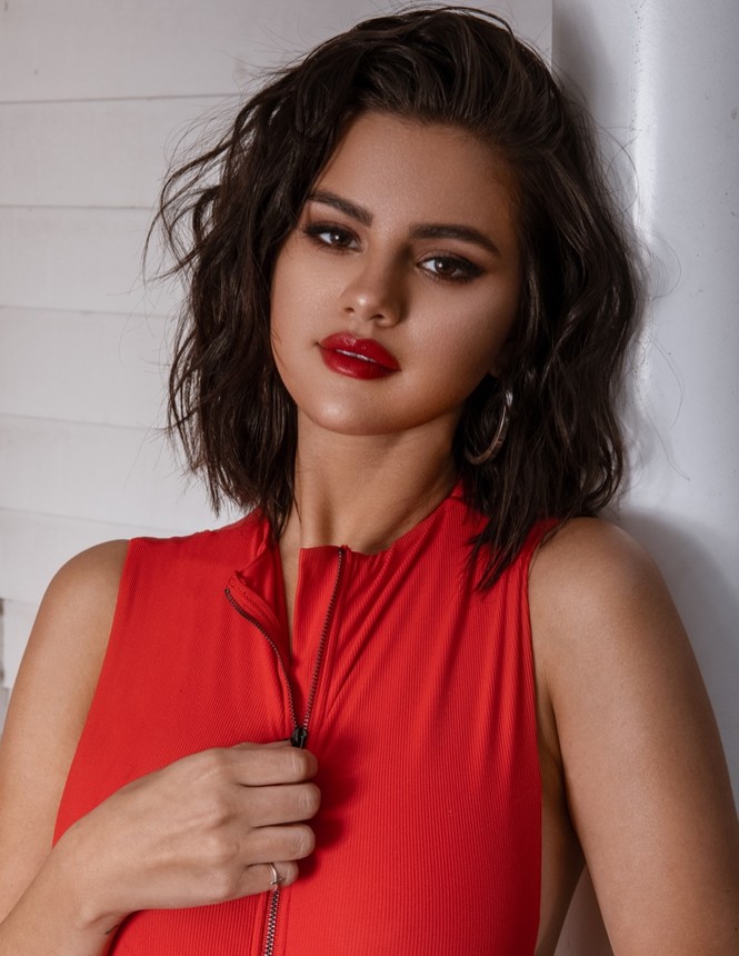 Selena Gomez đường cong tròn đầy nóng bỏng trên biển - ảnh 9