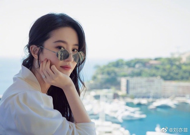 Lưu Diệc Phi 'đốn tim' fan bởi nhan sắc trong veo nền nã - ảnh 3