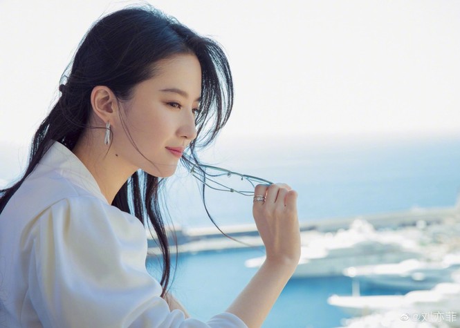Lưu Diệc Phi 'đốn tim' fan bởi nhan sắc trong veo nền nã - ảnh 2
