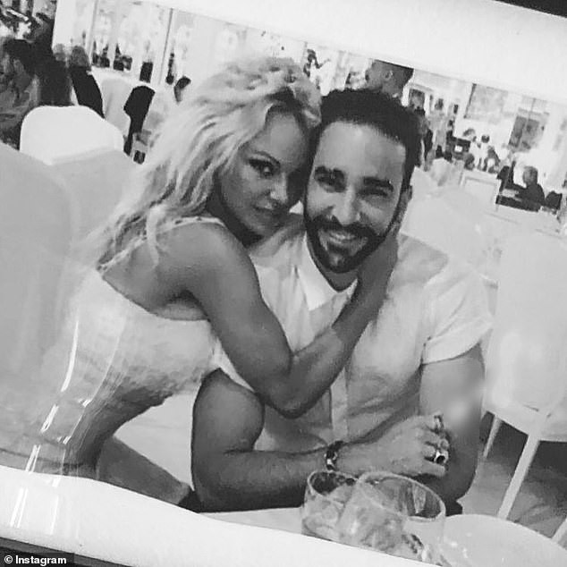 Pamela Anderson tiết lộ sự thật không ngờ về bồ trẻ kém 18 tuổi - ảnh 1