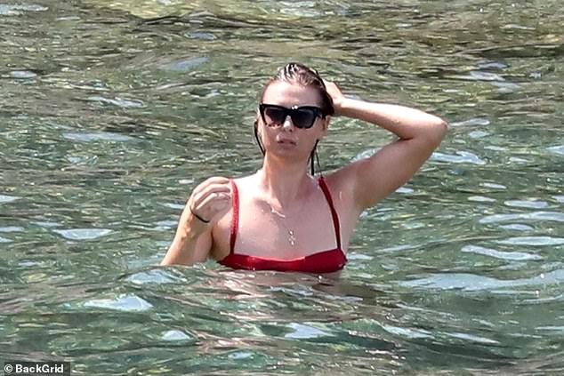 'Búp bê Nga' Maria Sharapova diện bikini thả dáng ở Ý - ảnh 4