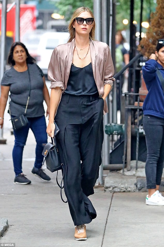 'Búp bê Nga' Maria Sharapova diện bikini thả dáng ở Ý - ảnh 8