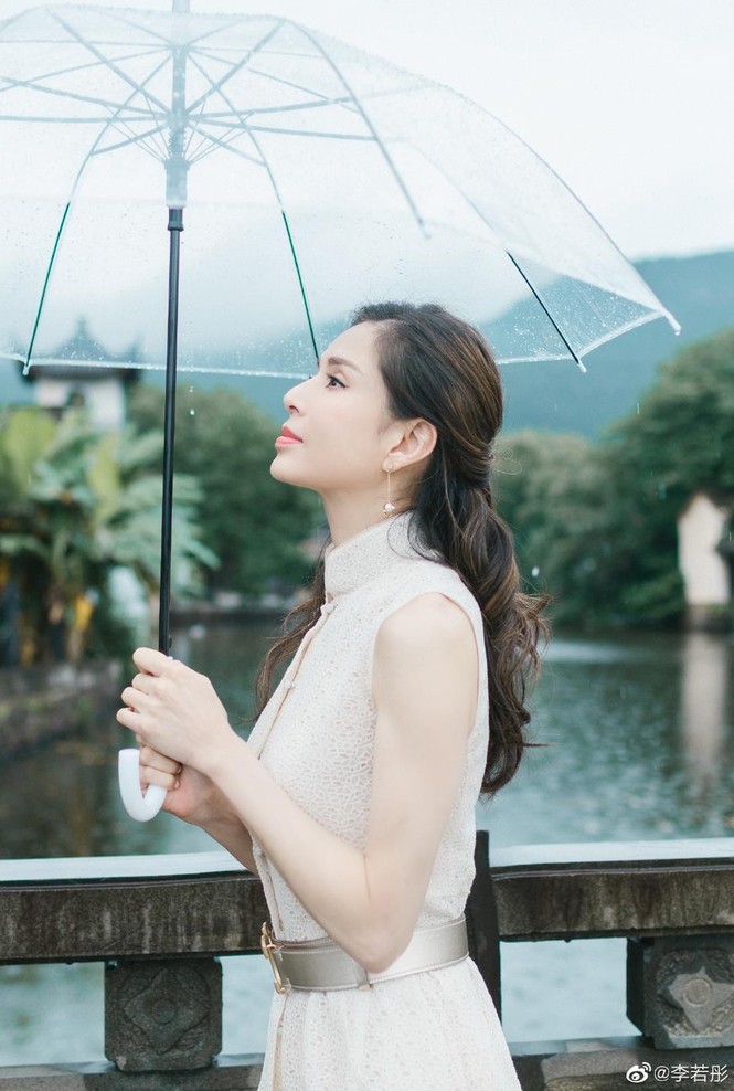 'Cô Cô' Lý Nhược Đồng trẻ đẹp tựa tiên nữ ở tuổi 45 - ảnh 2