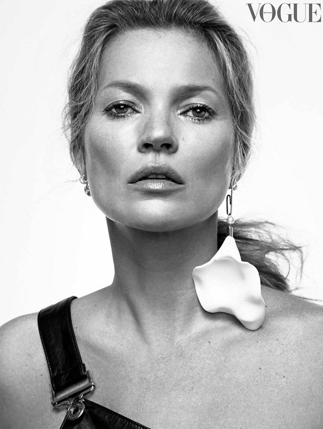 Em gái siêu mẫu Kate Moss chuộng mốt váy 'rèm cửa' táo bạo - ảnh 11