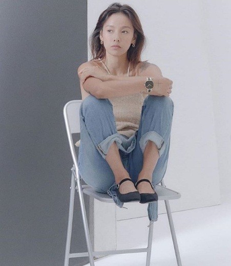 'Nữ hoàng gợi cảm' Kpop Lee Hyori mặc táo bạo ở tuổi 40 - ảnh 7