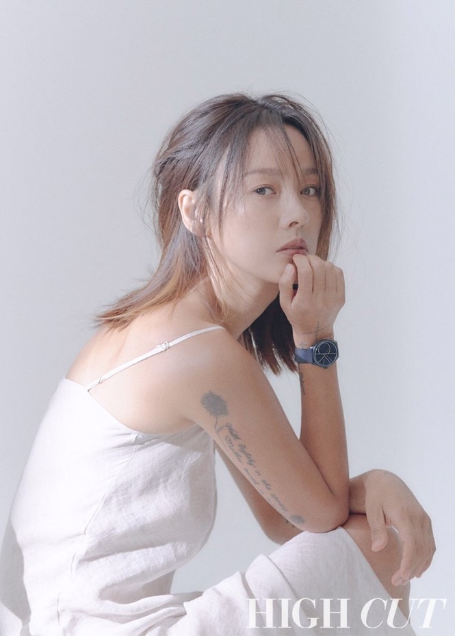 'Nữ hoàng gợi cảm' Kpop Lee Hyori mặc táo bạo ở tuổi 40 - ảnh 8