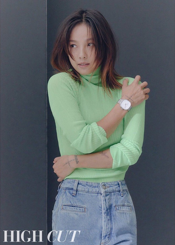 'Nữ hoàng gợi cảm' Kpop Lee Hyori mặc táo bạo ở tuổi 40 - ảnh 10