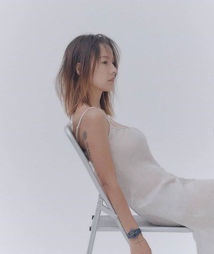 'Nữ hoàng gợi cảm' Kpop Lee Hyori mặc táo bạo ở tuổi 40 - ảnh 9