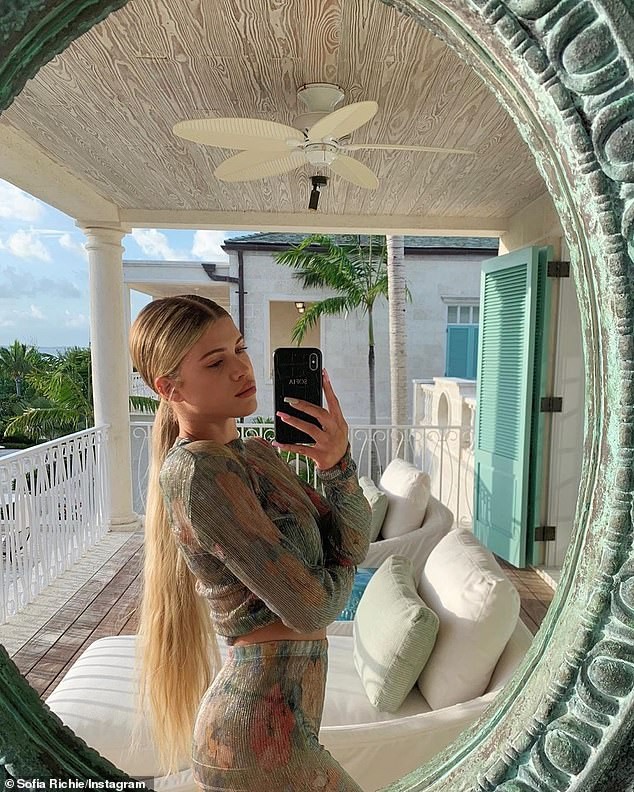 Nàng mẫu 9x Sofia Richie liên tục đăng ảnh áo tắm rực lửa - ảnh 5