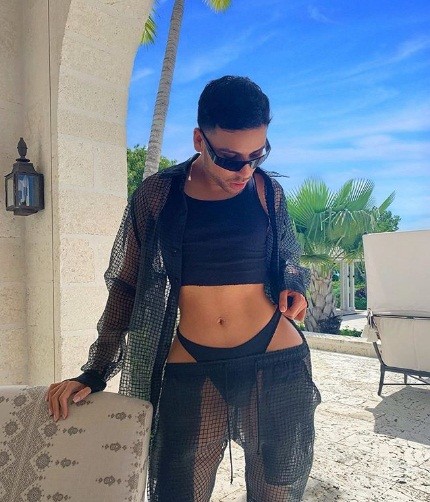 Dân mạng bất ngờ với anh thợ trang điểm nóng bỏng của Kylie Jenner - ảnh 11