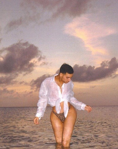 Dân mạng bất ngờ với anh thợ trang điểm nóng bỏng của Kylie Jenner - ảnh 10