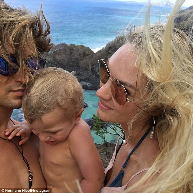 Candice Swanepoel diện bikini 'đốt cháy' nắng hè ở Kenya - ảnh 9