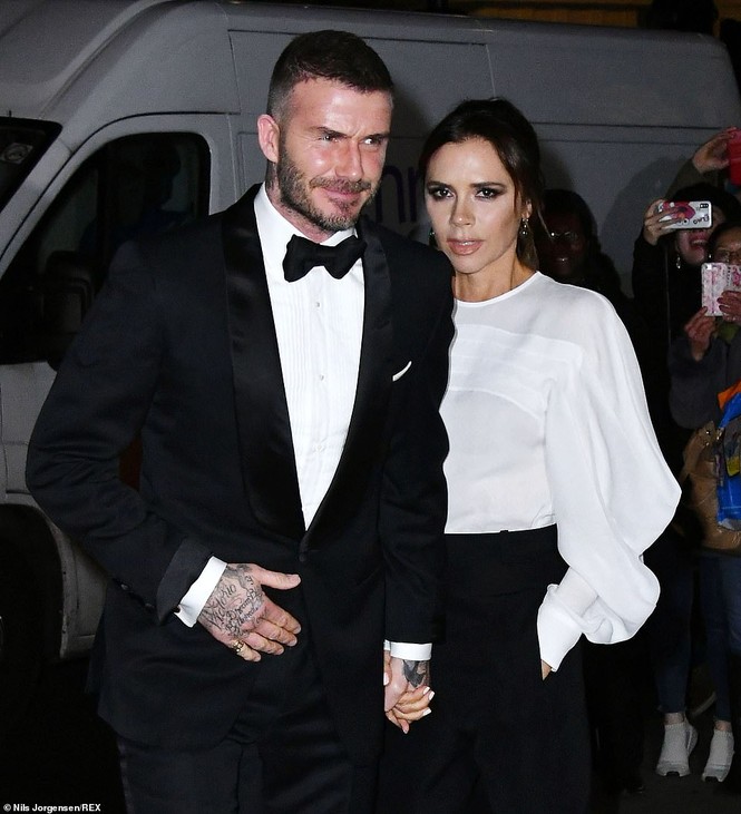 Cô út nhà Beckham bụ bẫm, đá bóng cùng các anh bên bờ biển - ảnh 13