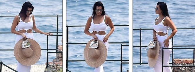 Mê mẩn dáng vóc nóng bỏng của chị cả 40 tuổi nhà Kim Kardashian - ảnh 1