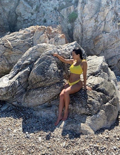 Mê mẩn dáng vóc nóng bỏng của chị cả 40 tuổi nhà Kim Kardashian - ảnh 15