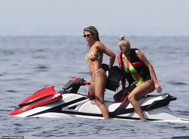 Nàng mẫu 9x Sofia Richie quấn quýt bên bạn trai hơn 16 tuổi - ảnh 2