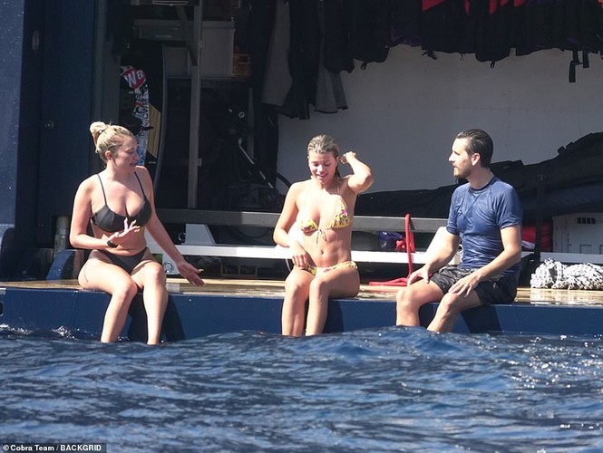Nàng mẫu 9x Sofia Richie quấn quýt bên bạn trai hơn 16 tuổi - ảnh 5