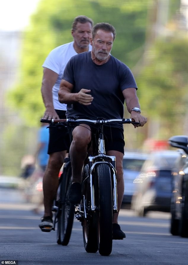 Tài tử 'Kẻ hủy diệt' Arnold Schwarzenegger U80 cơ bắp cuồn cuộn - ảnh 3