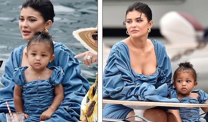 Dàn mỹ nhân nhà Kardashian: Cô út gợi cảm, mẹ ruột U70 váy hoa trẻ trung - ảnh 1