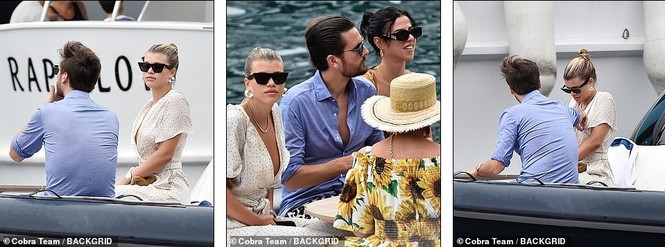 Nàng mẫu Sofia Richie 'thả rông' vòng 1 táo bạo bên bạn trai hơn 16 tuổi - ảnh 4