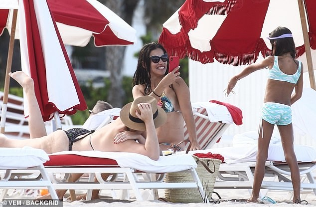 Adriana Lima mặt mộc, gần 40 tuổi vẫn căng tràn sức sống - ảnh 7