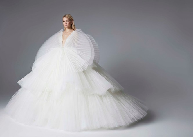 Elsa Hosk yêu kiều gợi cảm như công chúa - ảnh 23