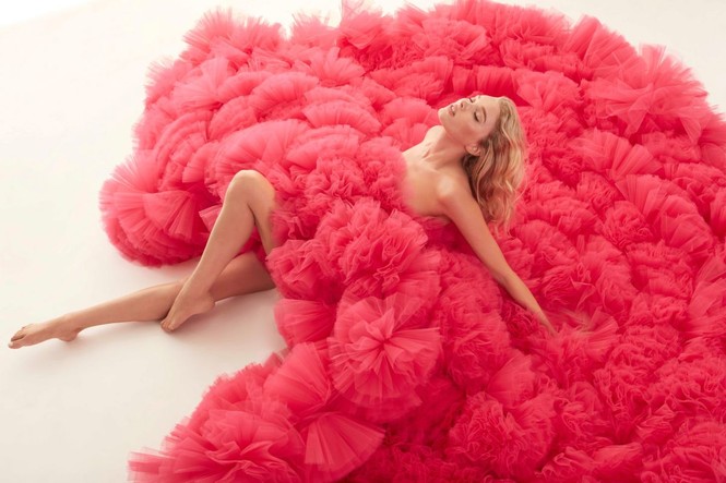 Elsa Hosk yêu kiều gợi cảm như công chúa - ảnh 3