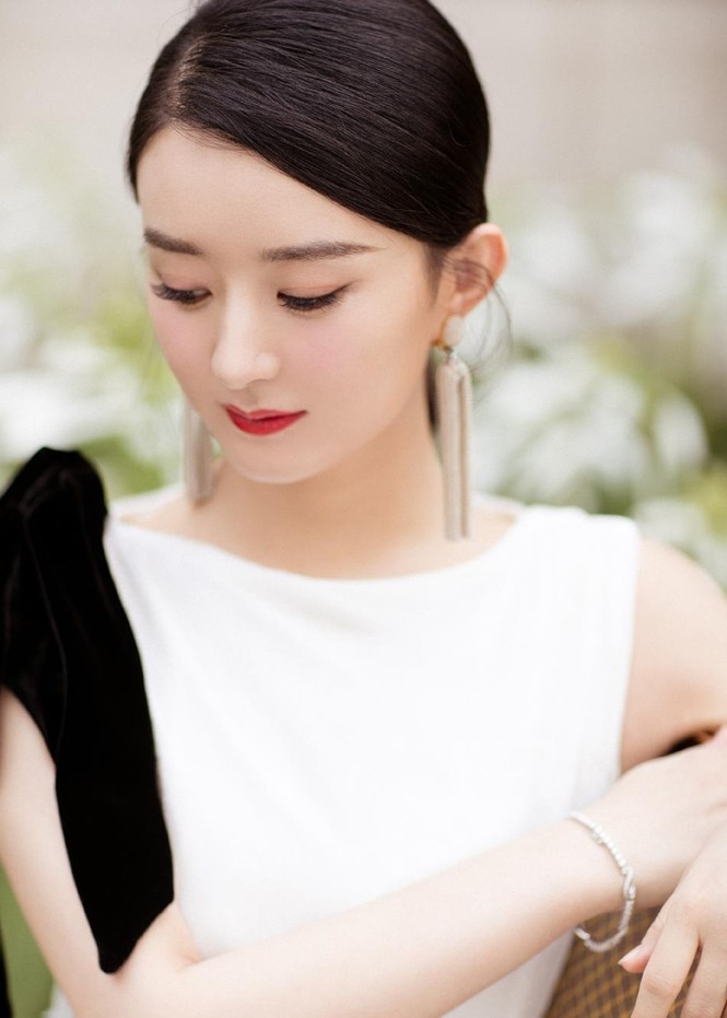 'Sở Kiều' Triệu Lệ Dĩnh xinh ngất ngây sau 6 tháng sinh con - ảnh 1