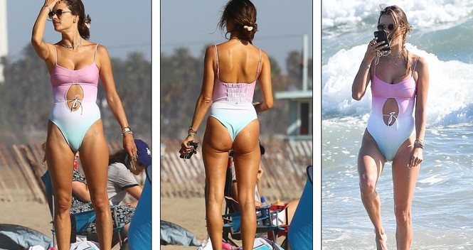 'Nữ thần áo tắm' Alessandra Ambrosio tình tứ hôn bạn trai trên biển - ảnh 5