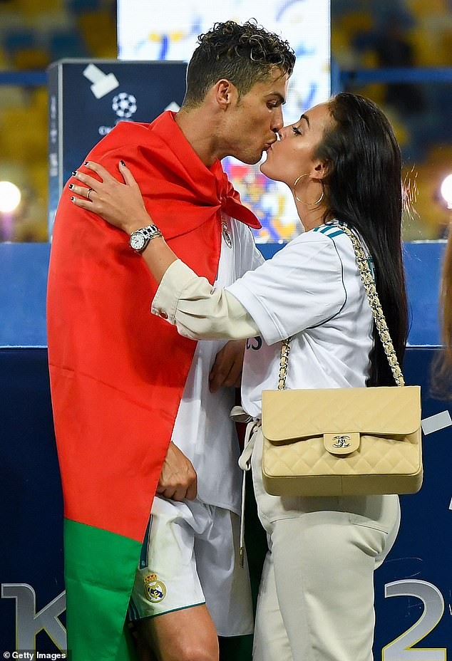Georgina Rodriguez tiết lộ tình yêu sét đánh và bí quyết quyến rũ Ronaldo - ảnh 5
