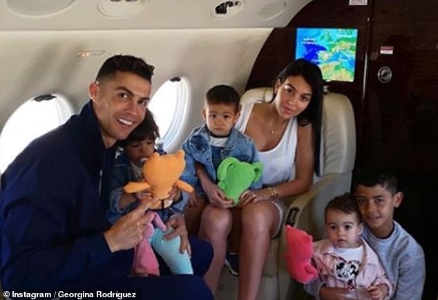 Georgina Rodriguez tiết lộ tình yêu sét đánh và bí quyết quyến rũ Ronaldo - ảnh 7