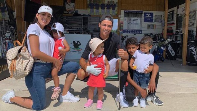 Georgina Rodriguez tiết lộ tình yêu sét đánh và bí quyết quyến rũ Ronaldo - ảnh 6