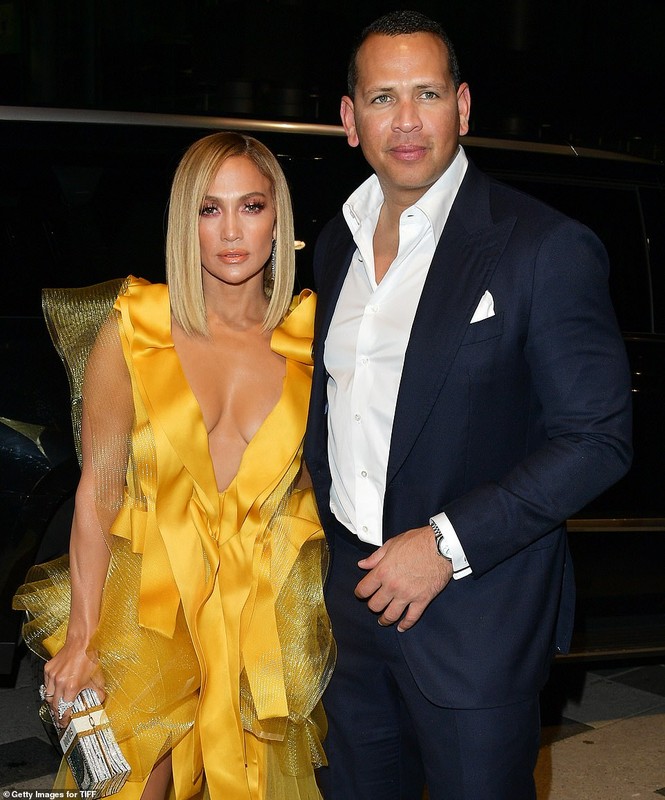 Jennifer Lopez trẻ đẹp khó tin ở tuổi 50 - ảnh 10
