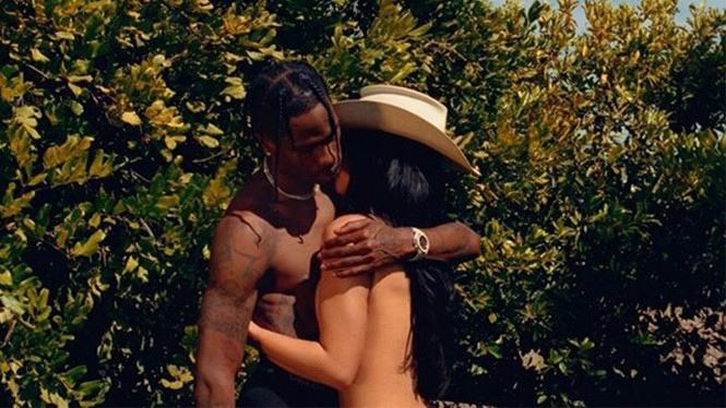 Em út tỉ phú nhà Kardashian nóng bỏng trên Playboy - ảnh 1