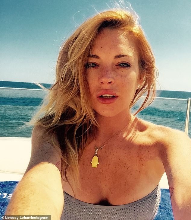 Sau tin đồn hẹn hò Thái tử Ả rập, Lindsay Lohan tiết lộ bị bồ đá - ảnh 1