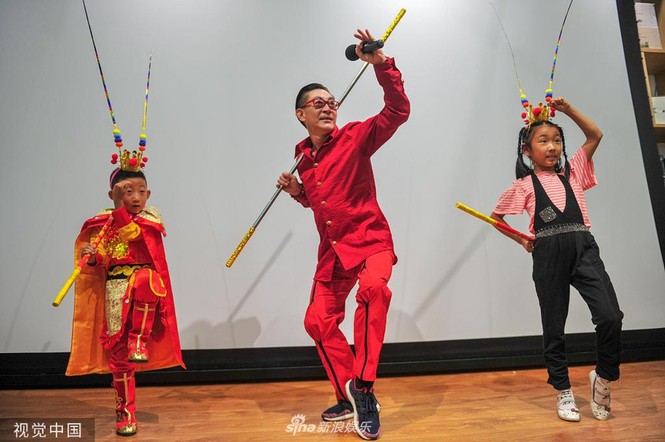 'Tôn Ngộ Không' Lục Tiểu Linh Đồng phong độ, múa võ khỉ ở tuổi 60 - ảnh 7