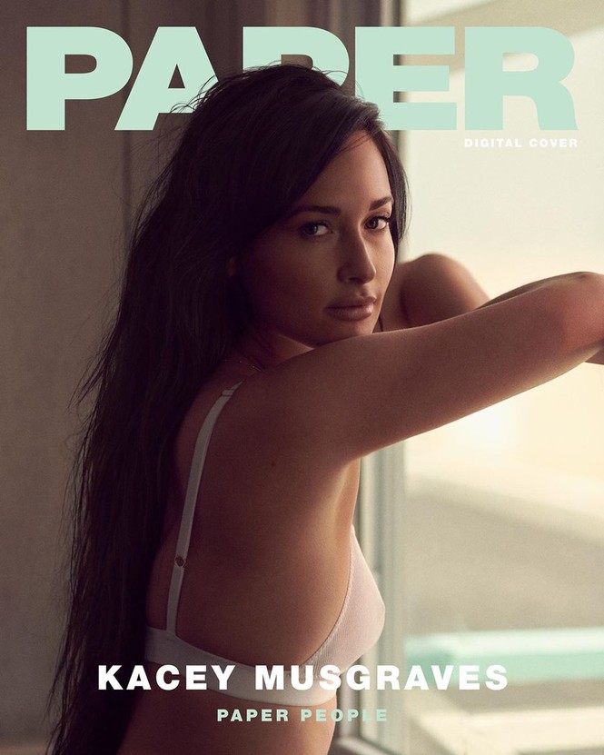 Nữ ca sĩ Mỹ Kacey Musgraves mặc táo bạo khoe đường cong nuột nà - ảnh 9