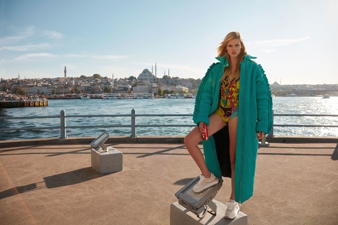 Mỹ nhân 'ngực khủng' Lara Stone táo bạo quyến rũ hút hồn - ảnh 20