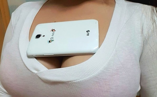 Khoe dáng đẹp, giới trẻ rộ phiên bản nâng cấp của trào lưu xương quai xanh - ảnh 3