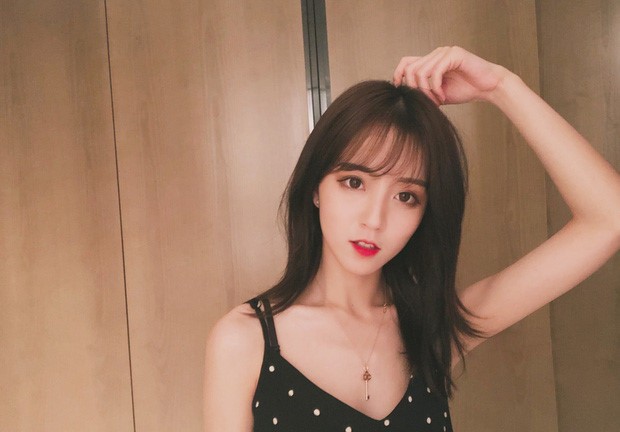 Hot girl khiến fan tưởng người khác khi lộ ảnh chưa trang điểm - ảnh 1