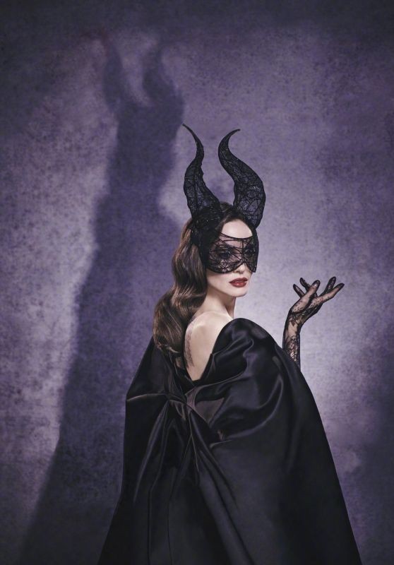 'Tiên hắc ám' Angelina Jolie đọ sắc nàng thơ 9x Elle Fanning - ảnh 6